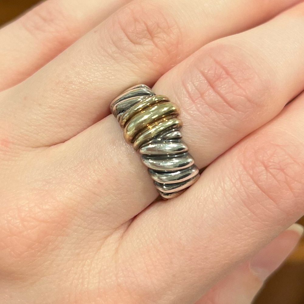 Vintage David Yurman ring. Around size 5-6 and worn on middle finger in photo.
